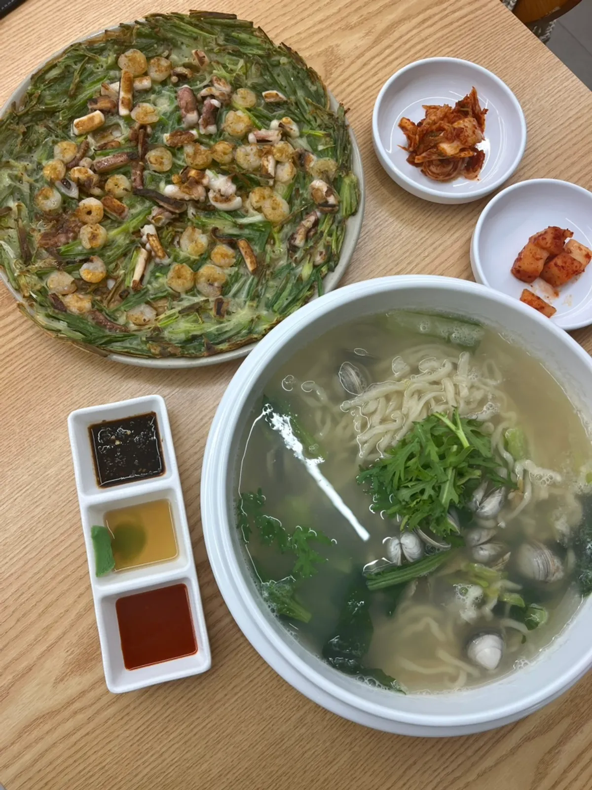 Seosan Dongjuk Kalguksu signature photo