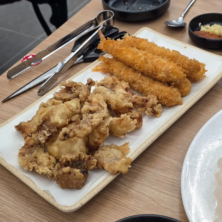 A bowl of sashimi rice mixed with chojang sauce