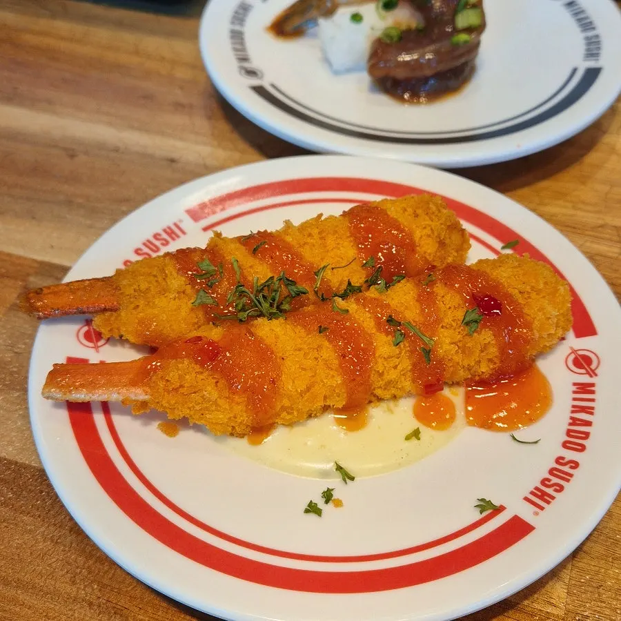 Plato de tempura sobre la cinta