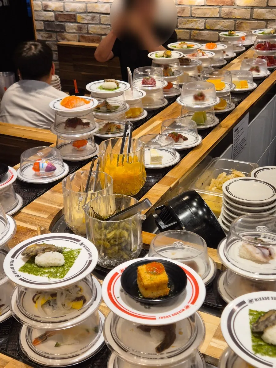 Self-serve tableware and sauce corner