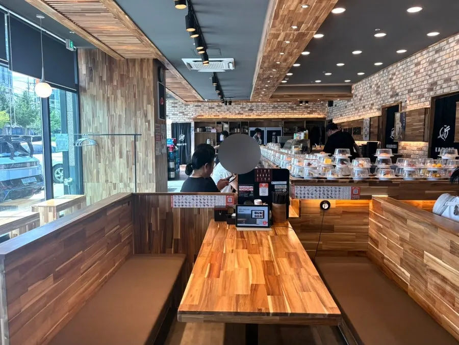 Interior conveyor belt rail and seating at Mikado Sushi Seosan branch