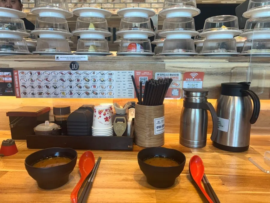 View of the rotating sushi conveyor belt