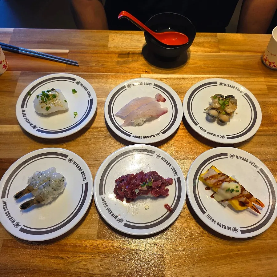 Plato de sushi de toro de atún