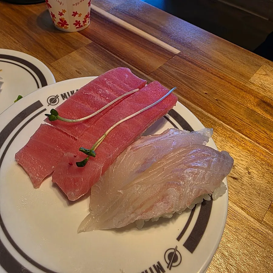 Plato de sushi de fletán