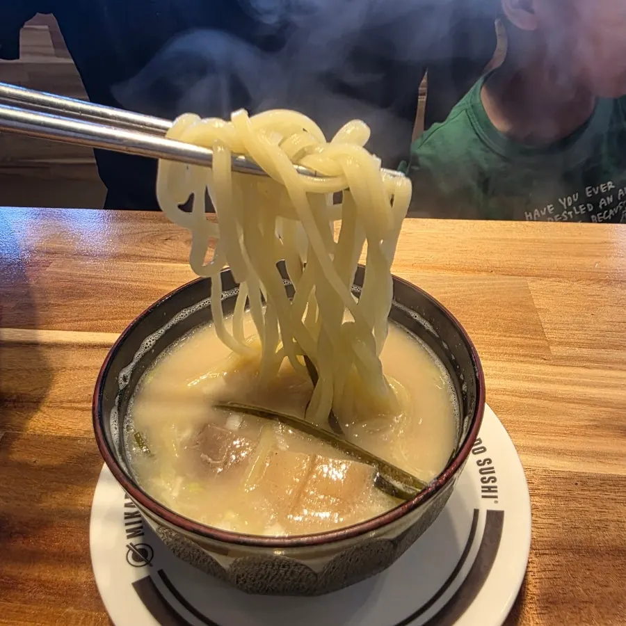 Un cuenco de ramen tonkotsu