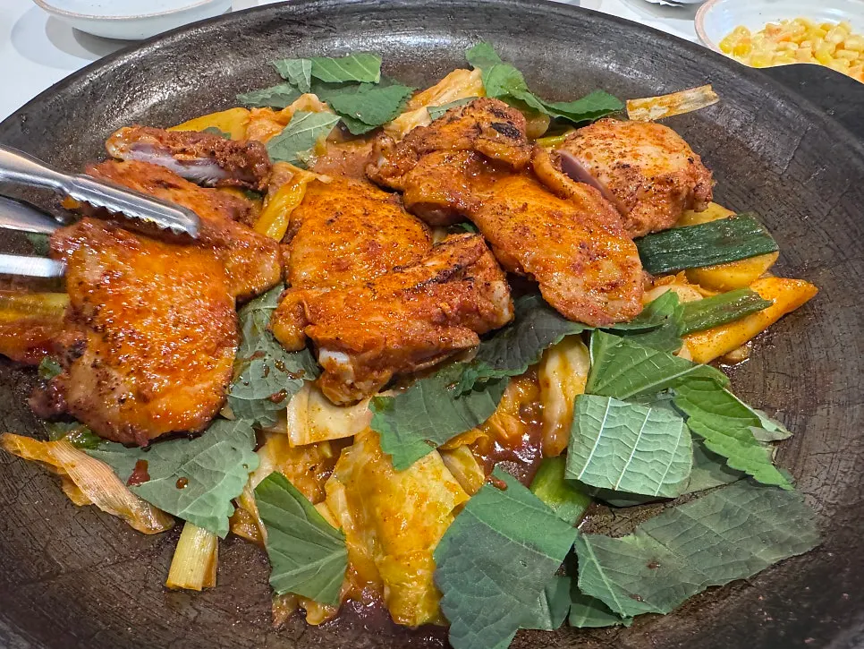 Dakgalbi made with Korean whole chicken leg meat