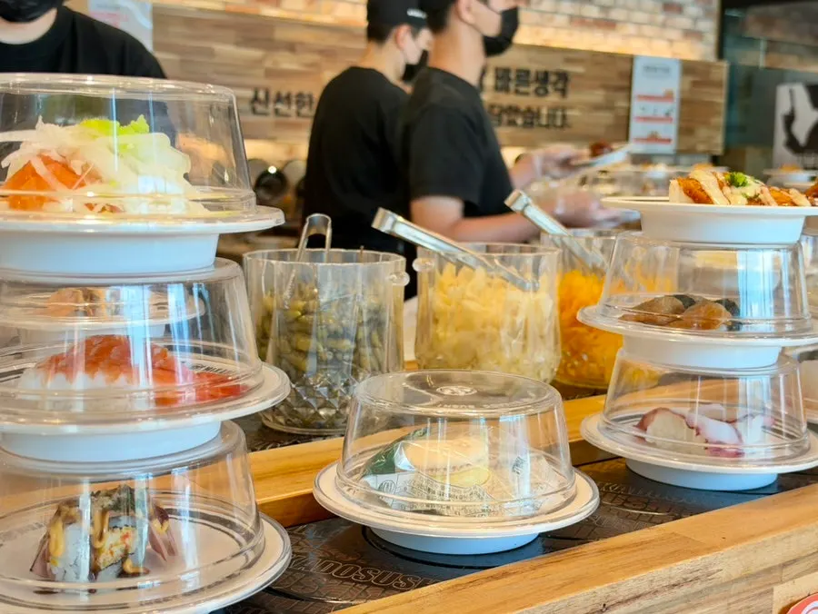 Flat ₩2,100-per-plate conveyor-belt sushi plates