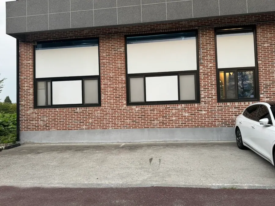Spacious restaurant parking lot