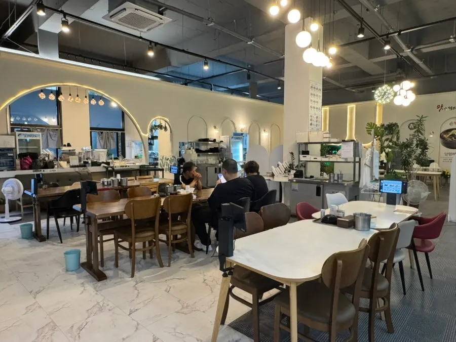 Restaurant interior suited to group visits