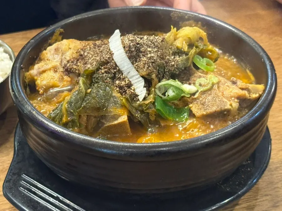 Korean beef head soup with rice, glass noodles, and meat