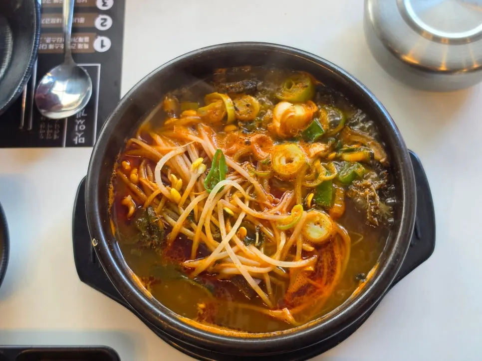 Yangpyeong haejangguk (large) served in a stone pot