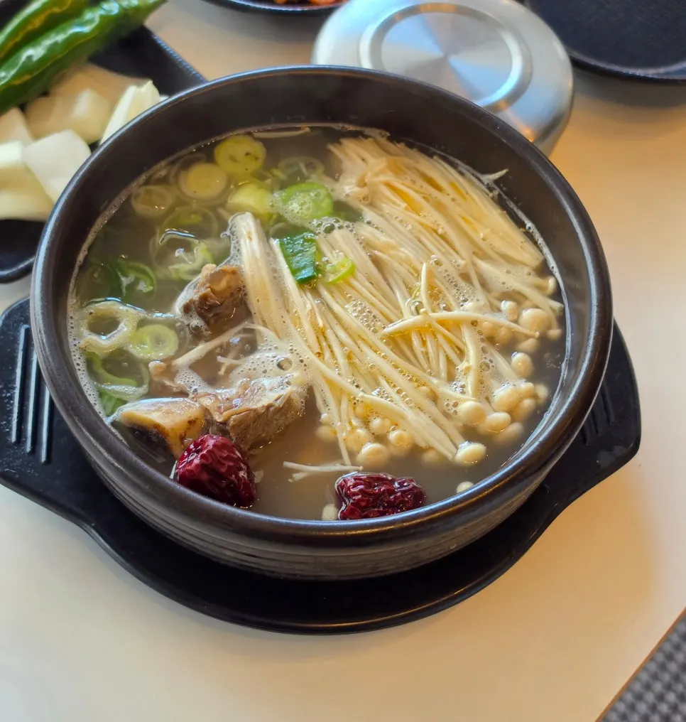 Galbitang, ₩16,000, served in a large stone pot