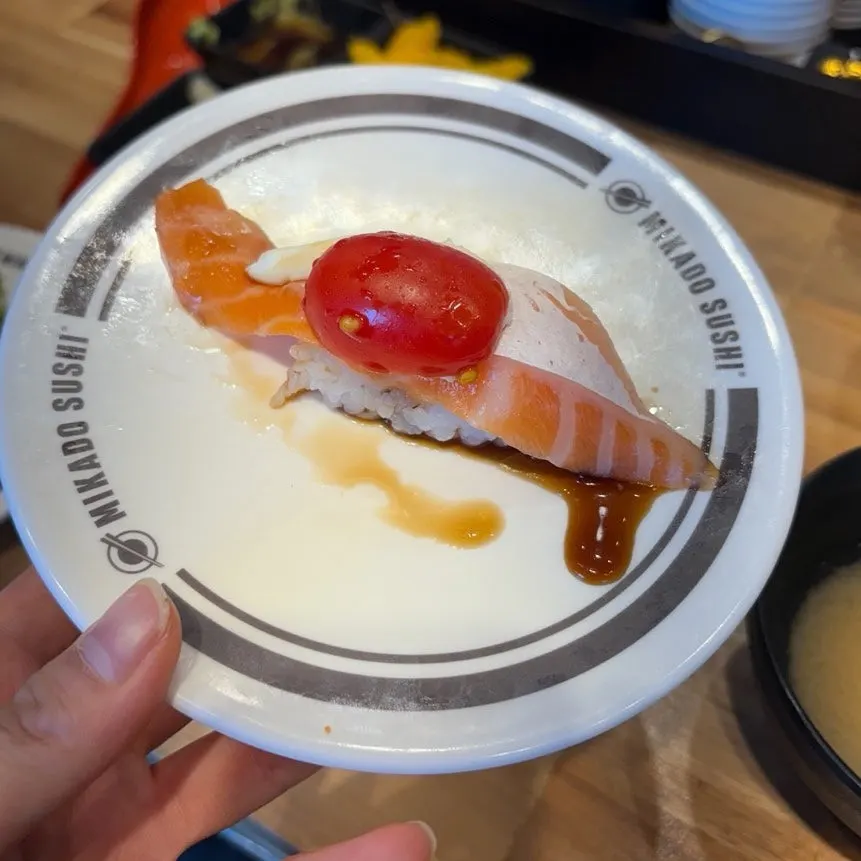 Various sushi ordered using Post-it notes