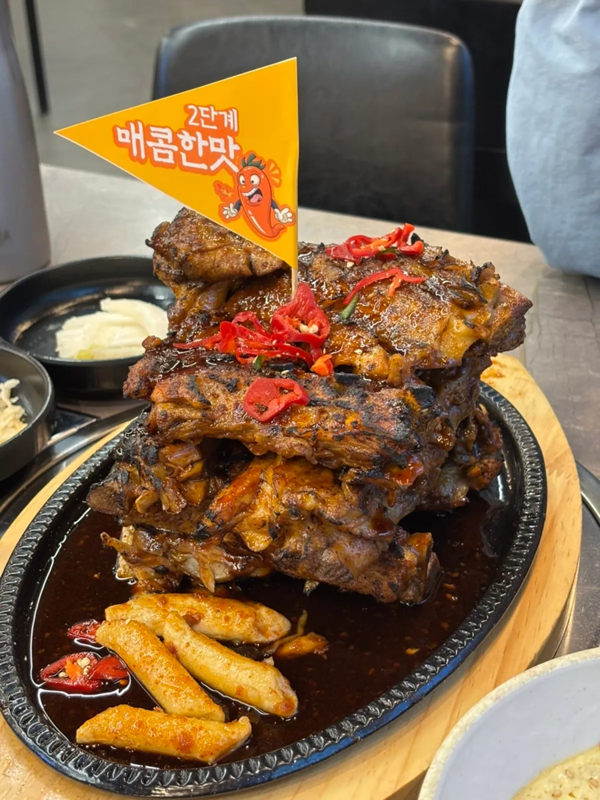 뼈구이 커플세트를 주문한 테이블 세팅