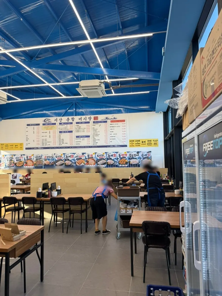 Spacious, bright interior of Seosan Jonghap Eosijang