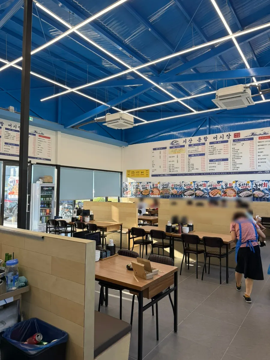 Seating with comfortable spacing between tables