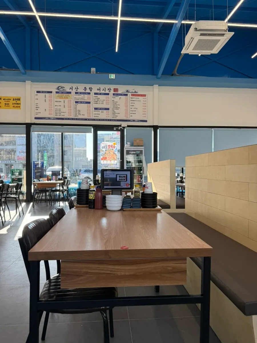Seating layout that works well for company dinners
