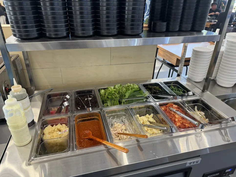 Self-serve bar for side dishes
