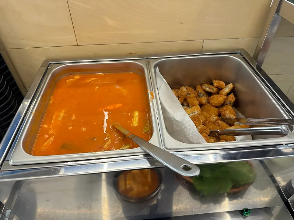 Tteokbokki and fish cutlets at the self-serve bar