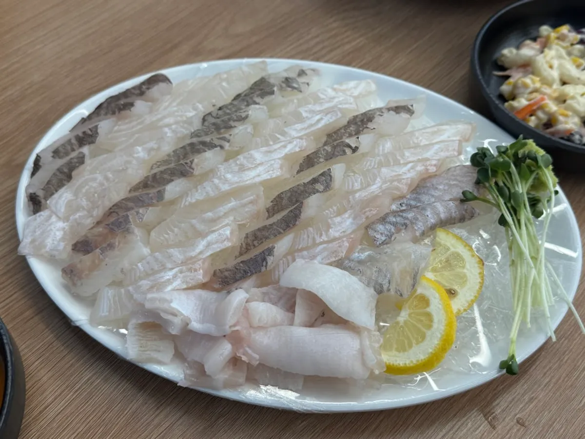 Small flounder and rockfish sashimi platter