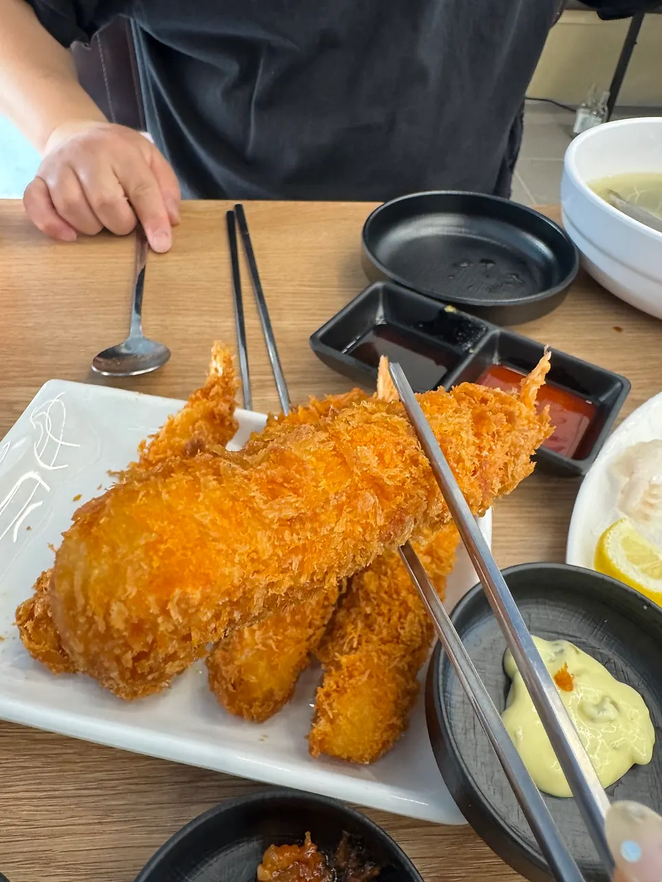 Fried king shrimp served with tartar sauce