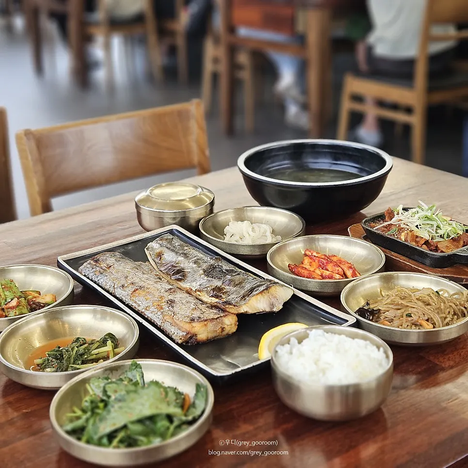 Nicely browned grilled fish set meal