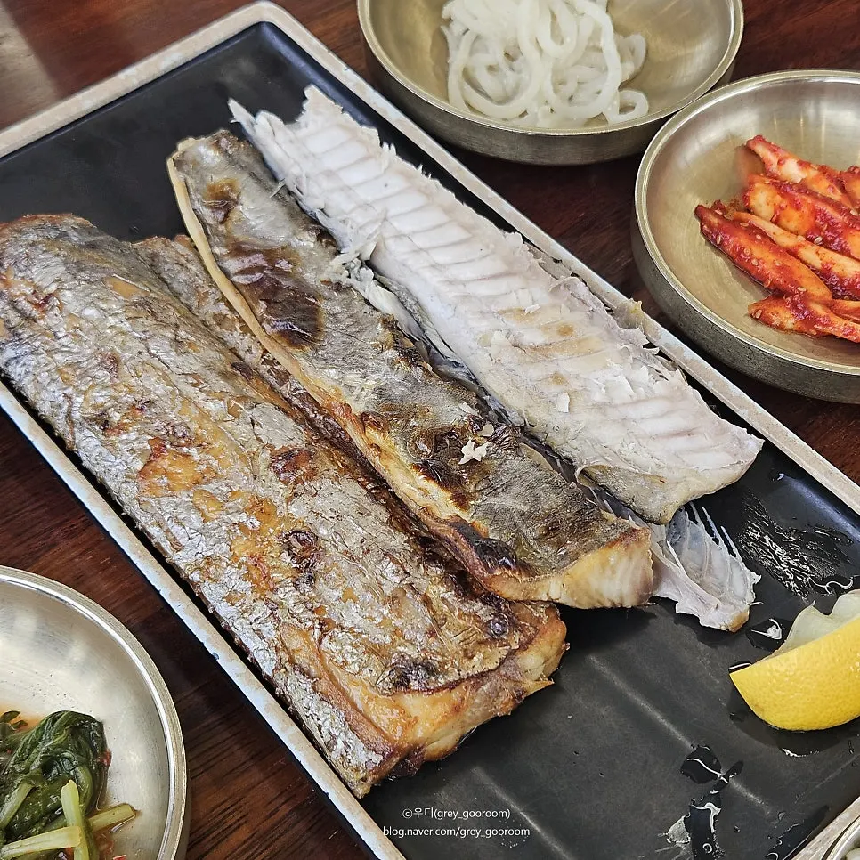 Close-up of plump grilled Spanish mackerel