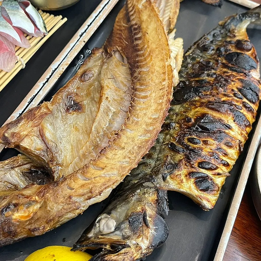Plump grilled mackerel and sole (imyeonsu)