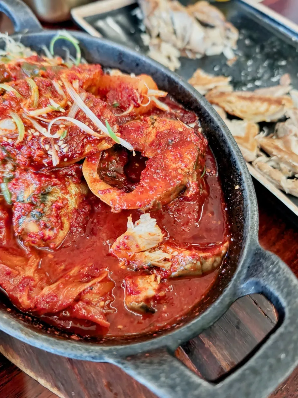 양념이 진한 고등어조림 한 그릇
