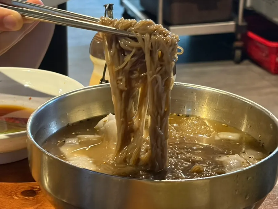식사를 마친 육통령 교대직영점 테이블