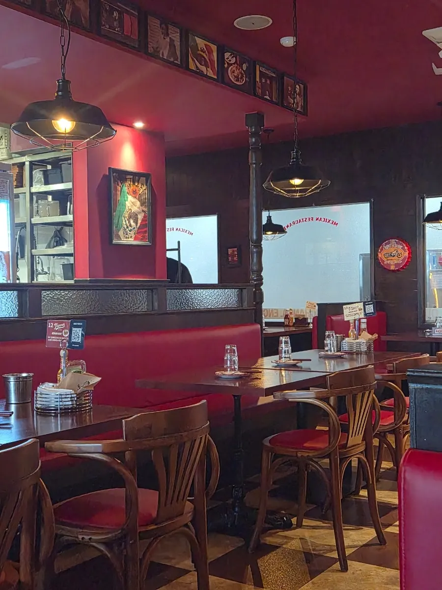 Overall view of the Taqueros interior