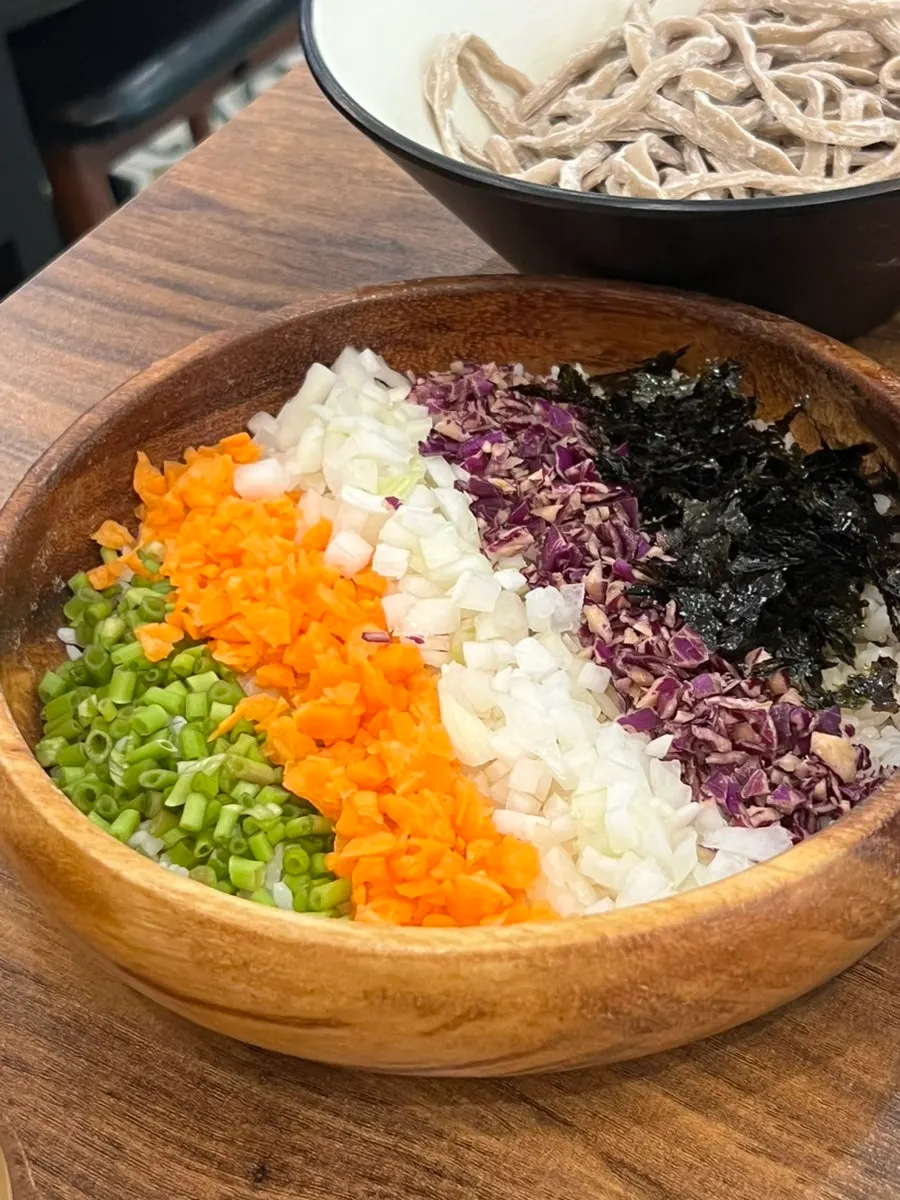 기본으로 나온 샤브샤브 고기와 채소