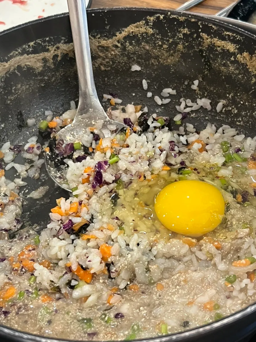 걸쭉해진 들깨 칼국수 국물