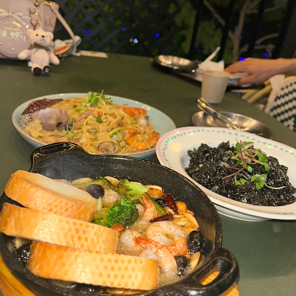 Pasta, risotto and gambas laid out together