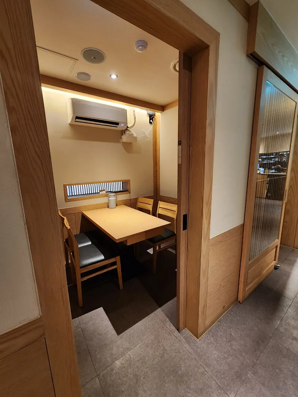 The inner hallway lined with Tawa's private rooms