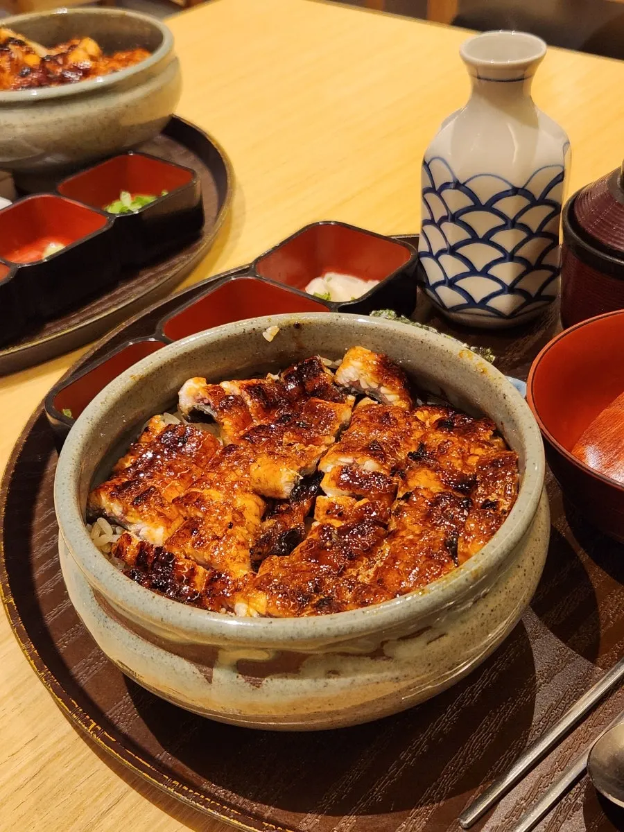Eel grilling at the counter and the finished hitsumabushi