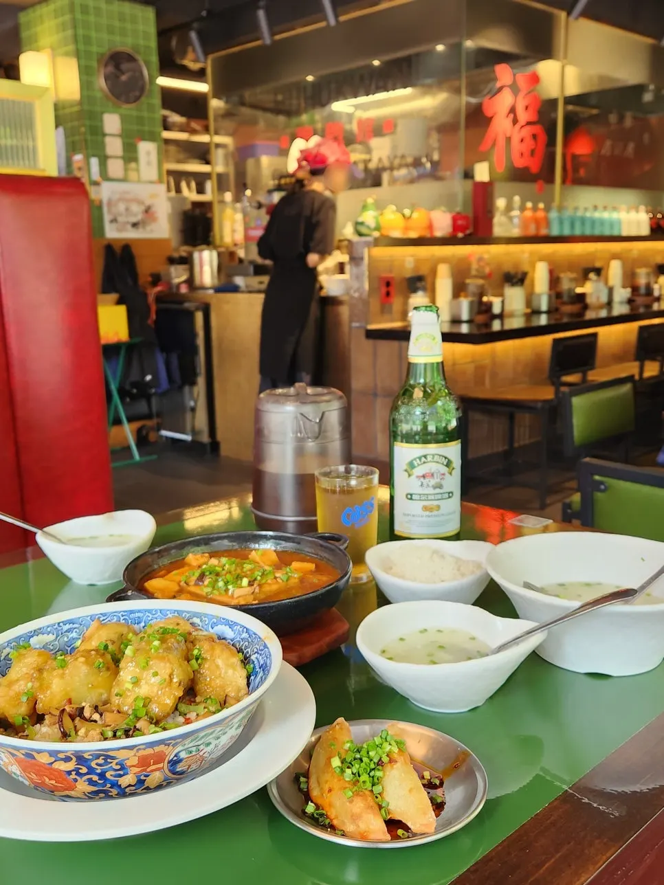 후후관 낮맥 맥주잔과 식사