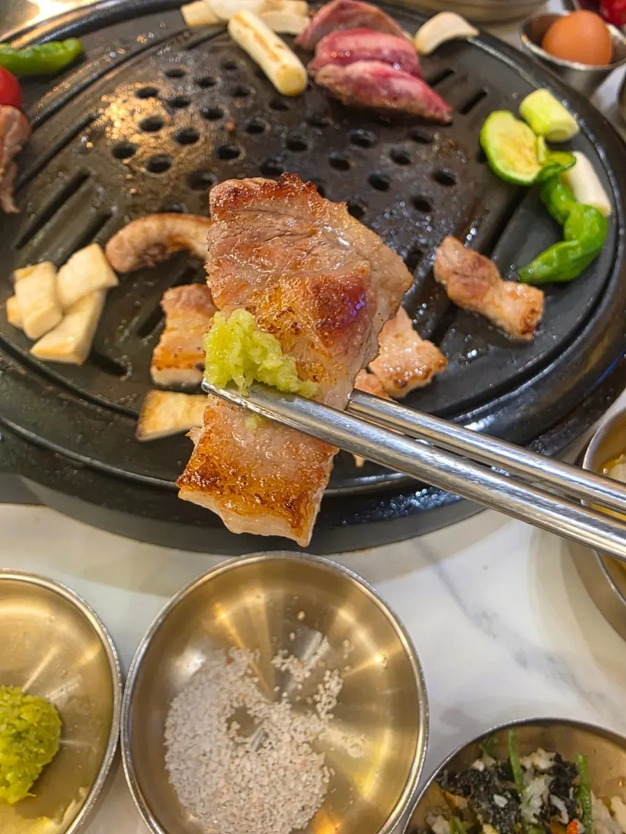 Galbi bon-samgyeop cut into bite-sized pieces