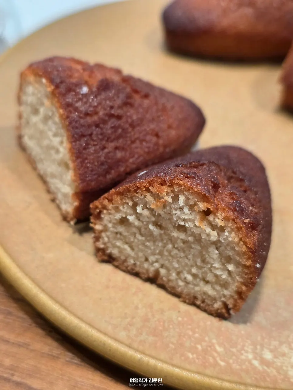 Plain financiers and coffee