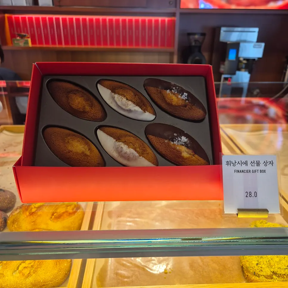 Bakery and baked-sweets display