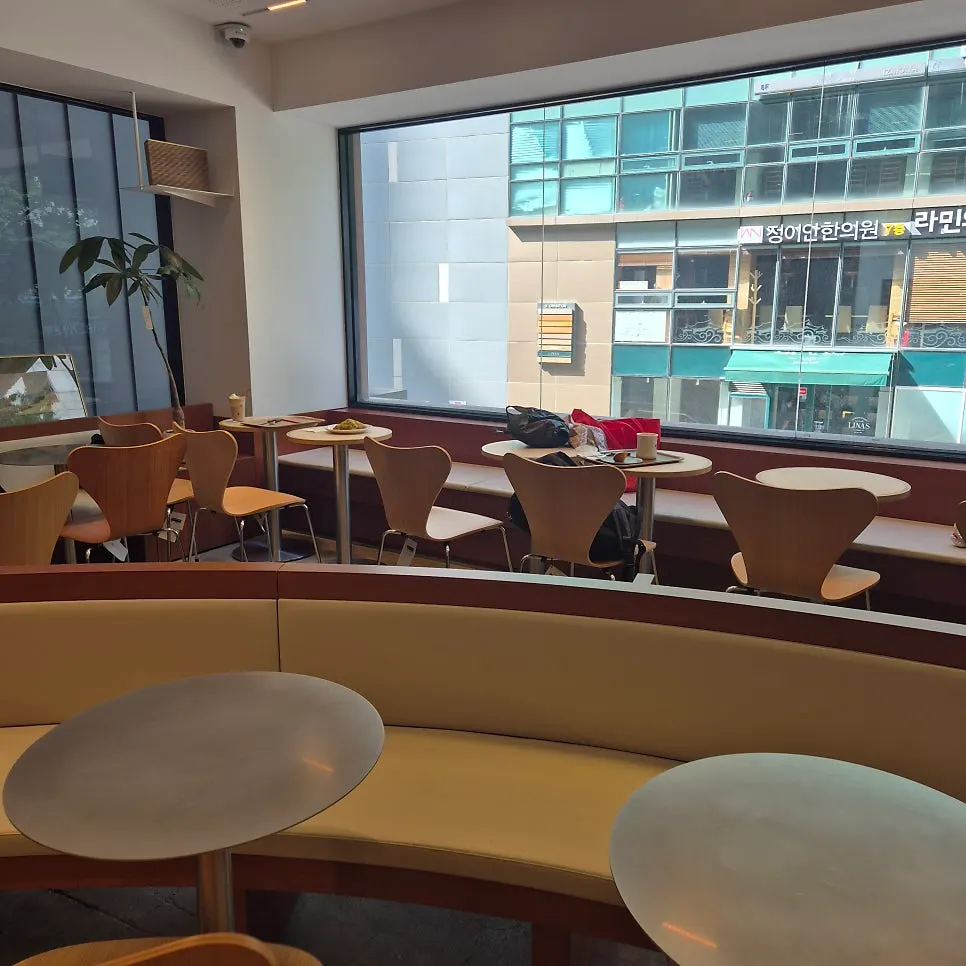 Two- to three-person seating with floor-to-ceiling windows