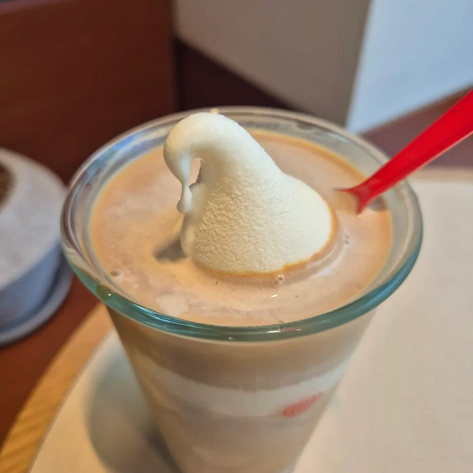 Ice cream float and bakery order