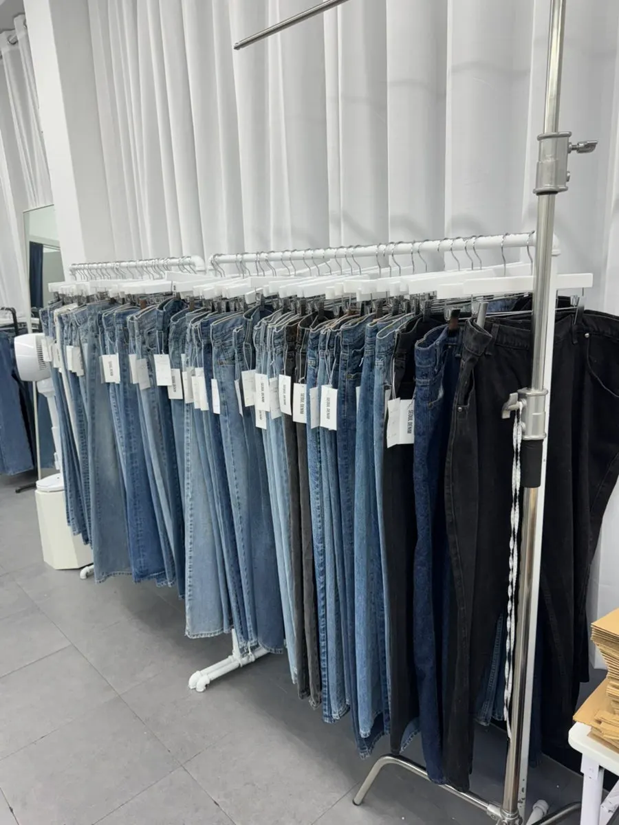 서울데님 내부 리바이스 진열 전경