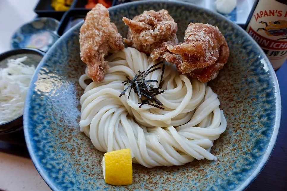 붓카케 소스와 닭튀김 조합