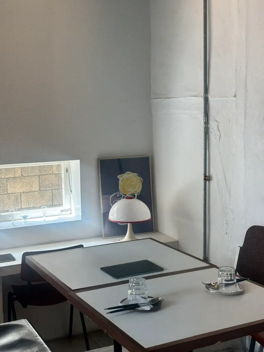 Bar seating for solo diners at Huirit