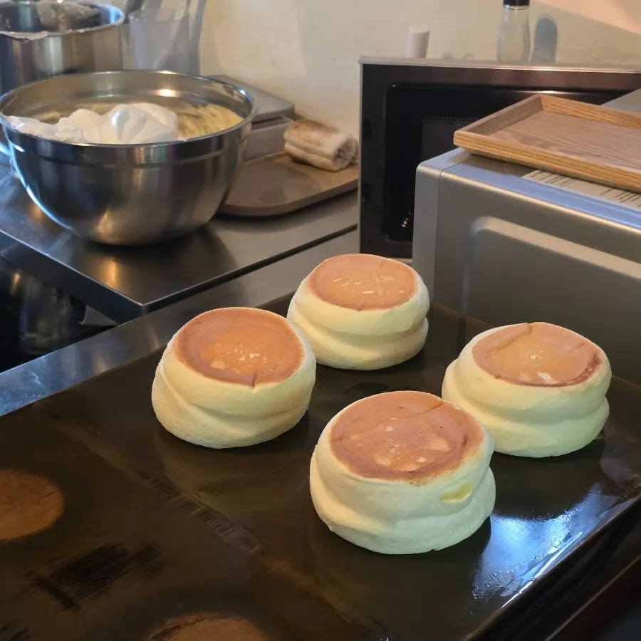 Open soufflé pancake kitchen