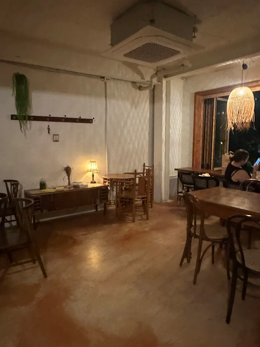 Spacious seating inside 5to7 Seongsu café
