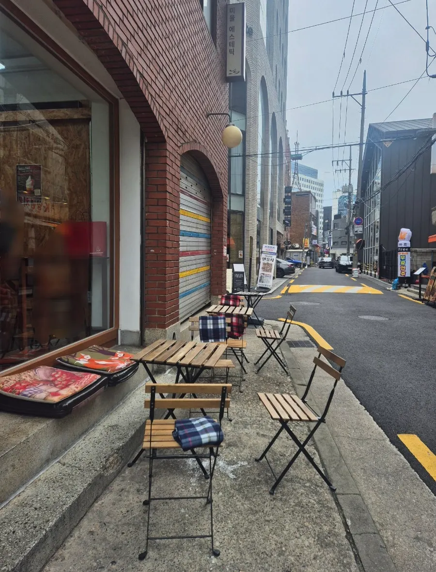 Mellows outdoor seating area