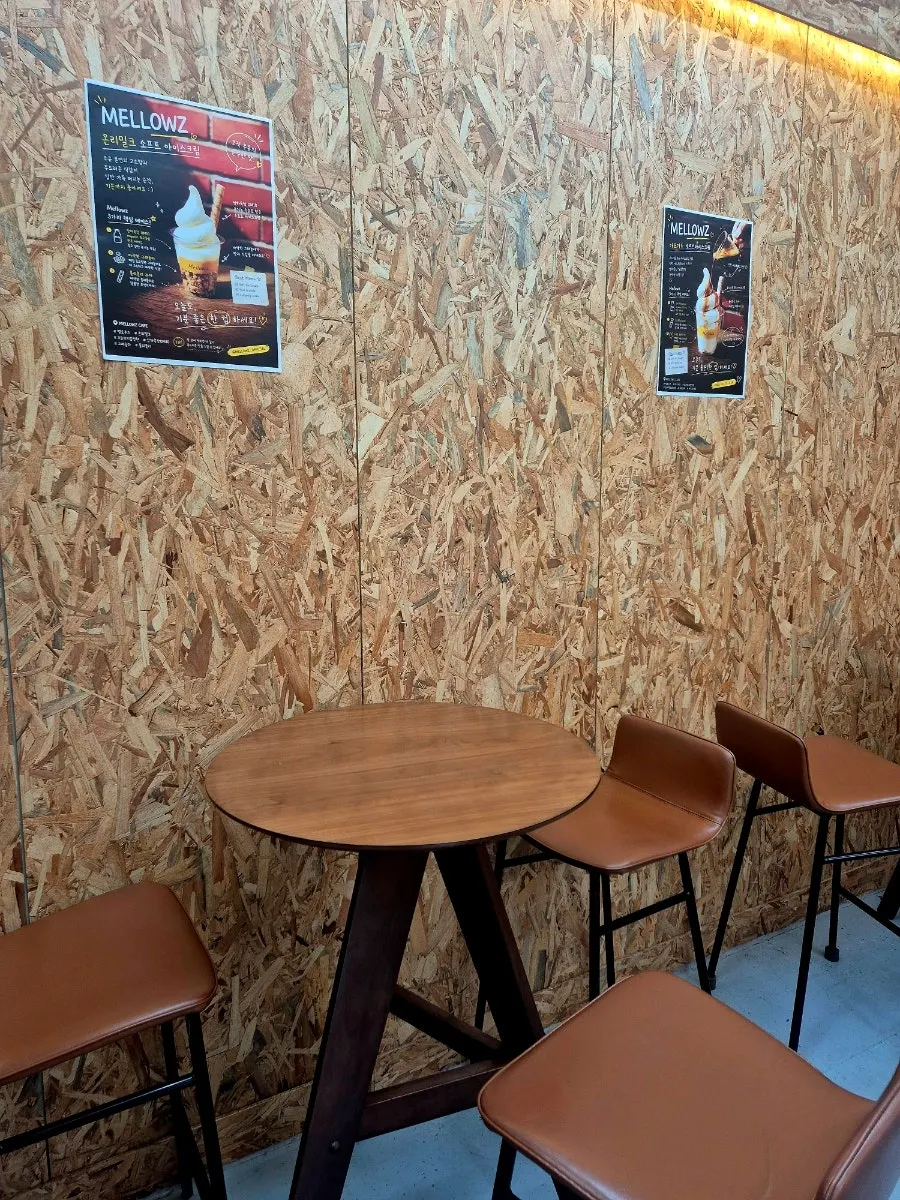 Well-maintained outdoor tables at Mellows