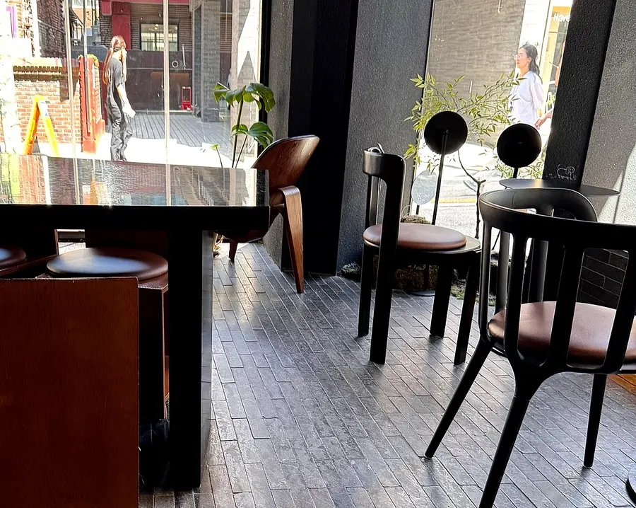 Iridescent entrance and seating area